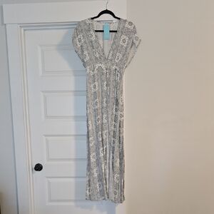 V-Neck White & Black Patterned Maxi Cover-up